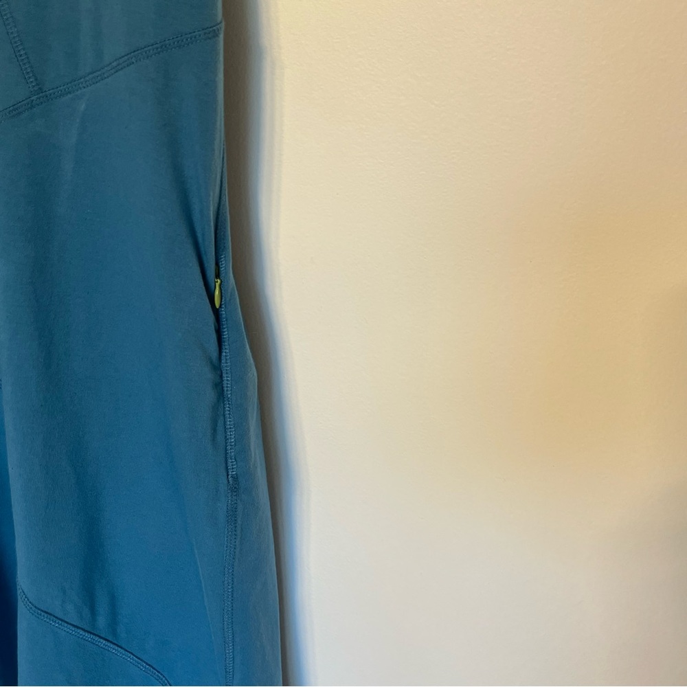 Title Nine sleeveless cinch waist dress with shelf bra, zip pockets blue medium - Picture 4 of 8